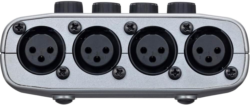 Zoom PodTrak P4 Portable Podcast Recorder Bundle