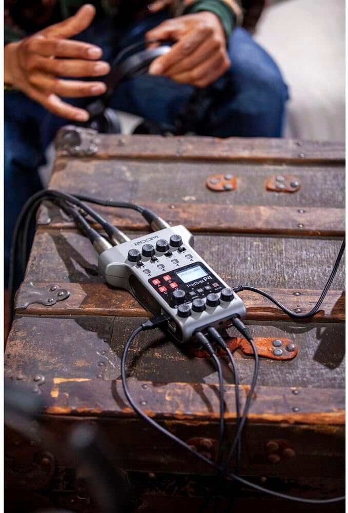 Zoom PodTrak P4 Portable Podcast Recorder Bundle
