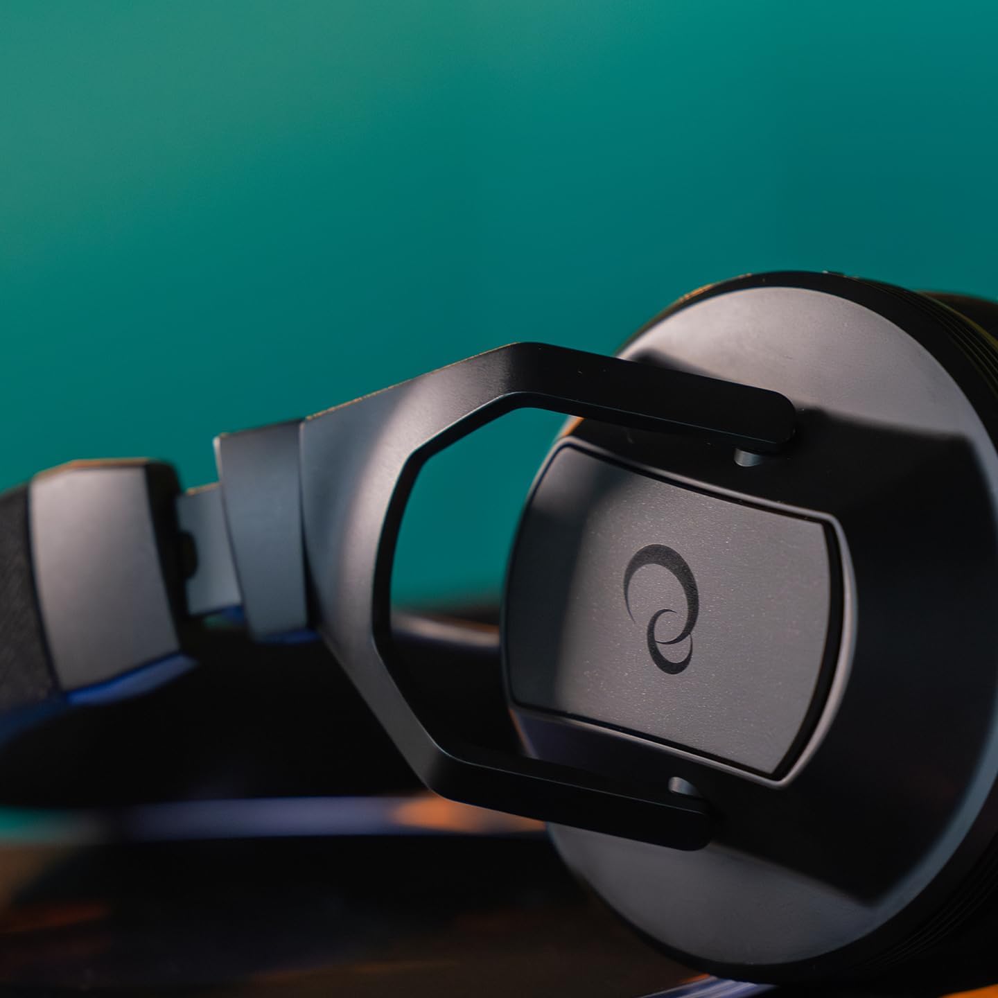 AlphaTheta HDJ-F10-TX Wireless DJ Headphones Transmitter Bundle