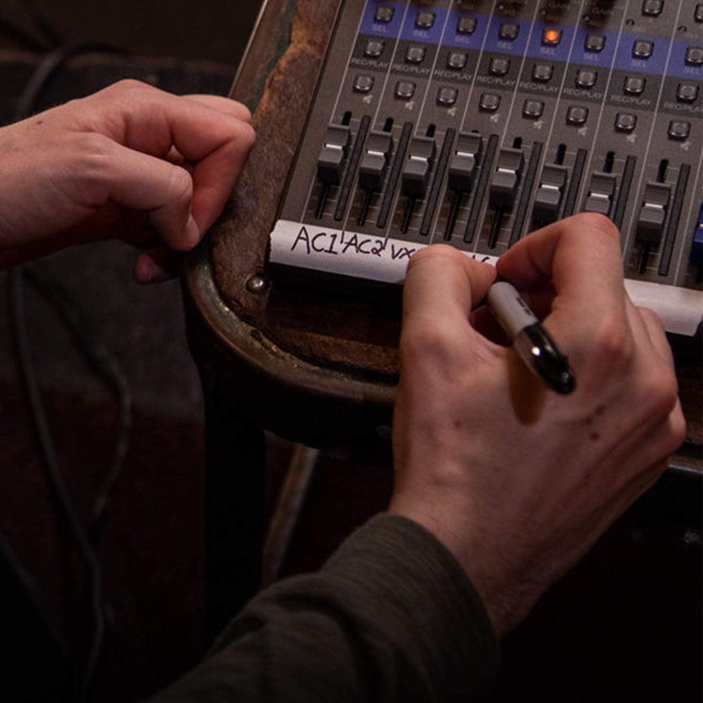 Zoom LiveTrak L-8 8-Channel Digital Mixer Recorder (Renewed)