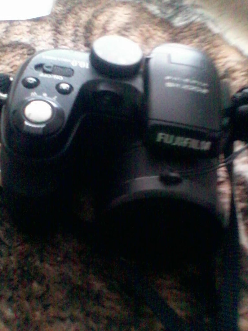 Fujifilm 15822776 FinePix S1000fd 10MP Digital Camera — main product image