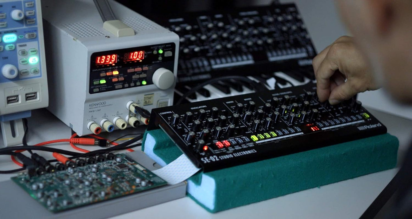 Roland SE-02 Boutique Analog Synthesizer Designer Series