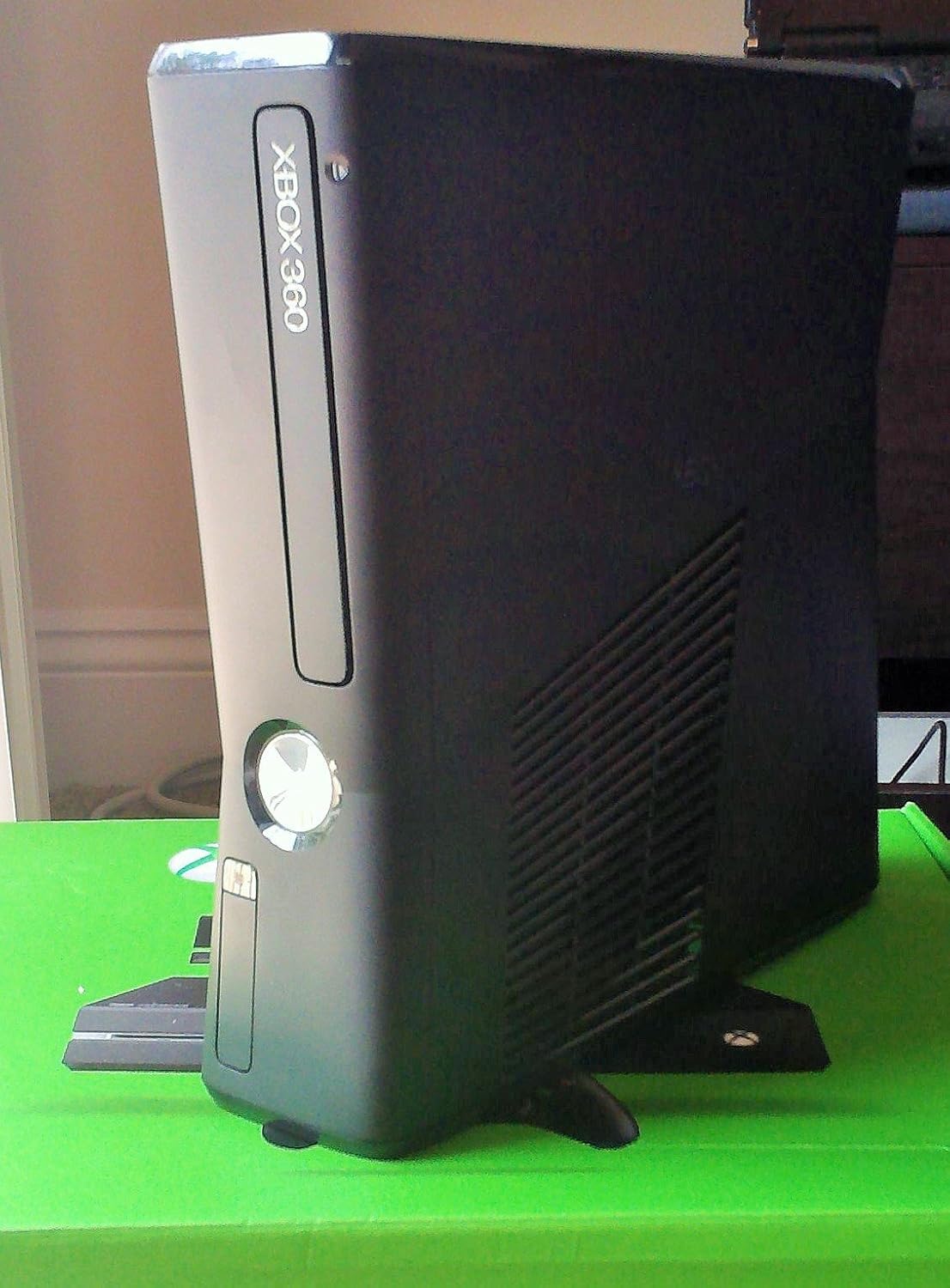 Microsoft S7G-00024 Xbox 360 S 250GB Kinect Bundle
