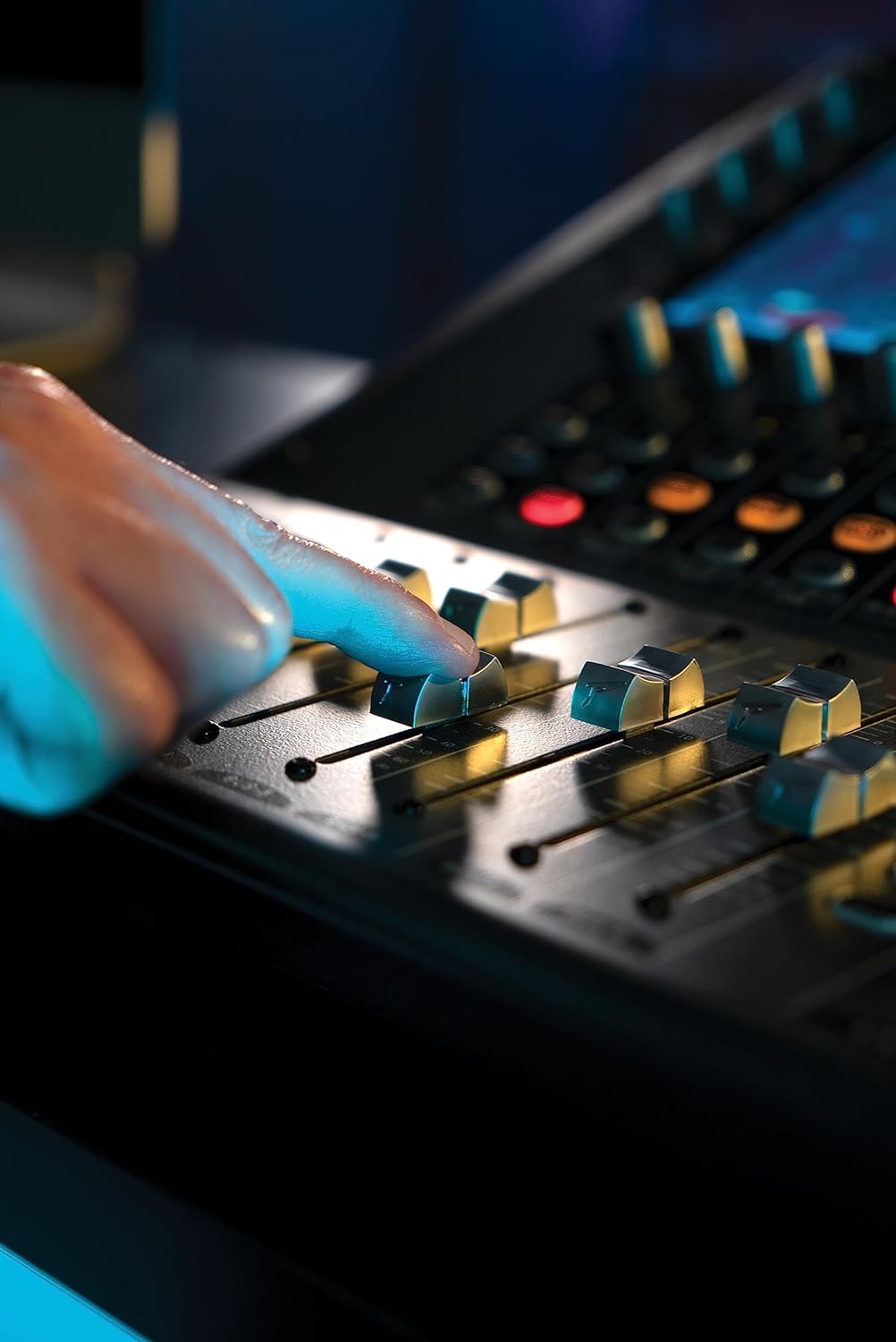 Peavey 03619200 Aureus 28-Channel Digital Mixer