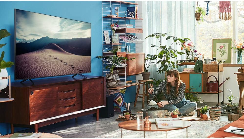 Samsung UN43TU8000 43" 4K UHD Smart LED TV Bundle