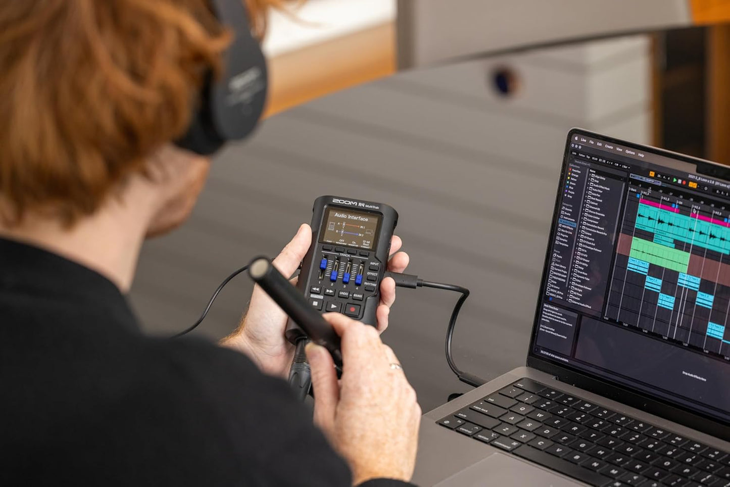 Zoom R4 MultiTrak 32-Bit Float Recorder Bundle with Accessories