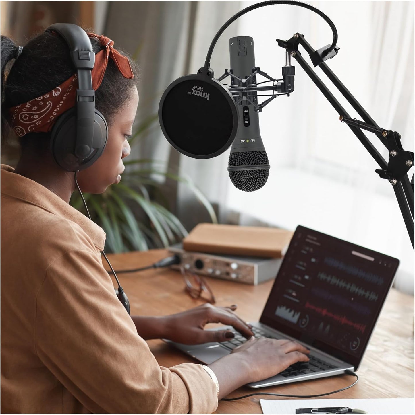 Samson Q2U USB Microphone Recording Podcasting Bundle