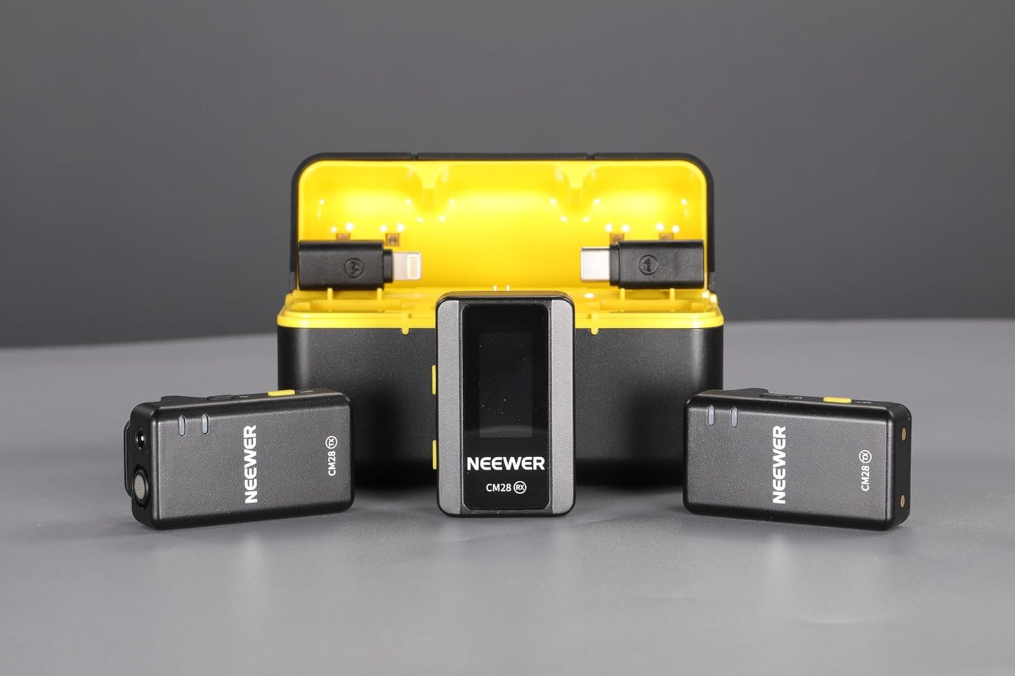 Neewer 21000052 CM28 Wireless Lavalier Microphone with Charging Case