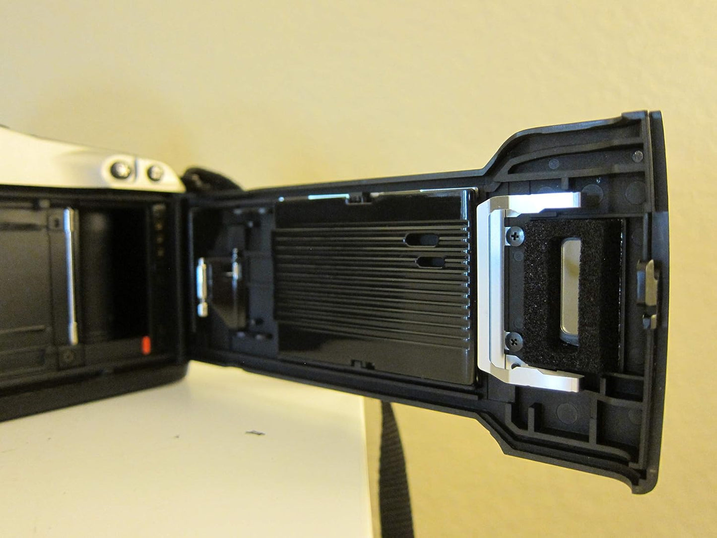 Canon 2067A002 Rebel 2000 Film SLR Camera Body