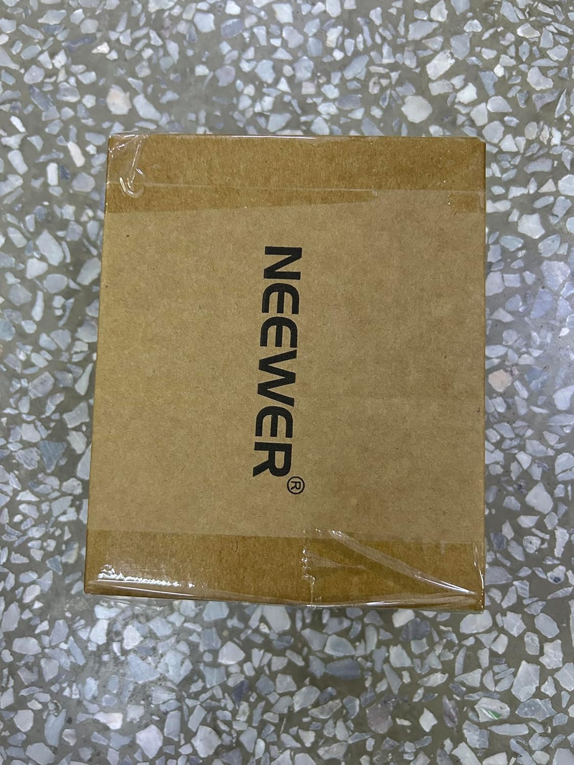 Neewer ST-NA-9: Ceiling Mount Adapter with 5/8” Stud and 1/4” Screw (4 Pack)