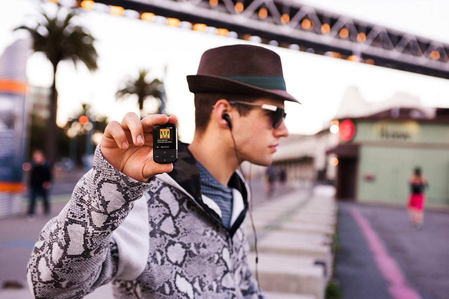 SanDisk SDMX30-032G-G46B 32GB Clip Sport Go MP3 Player