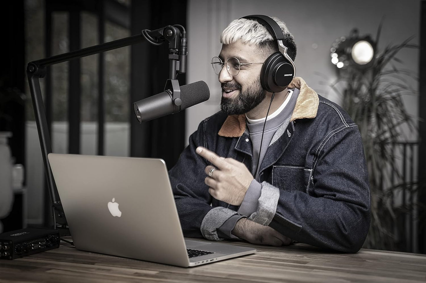 Shure SM7B Vocal Dynamic Microphone, Broadcast/Studio Mic