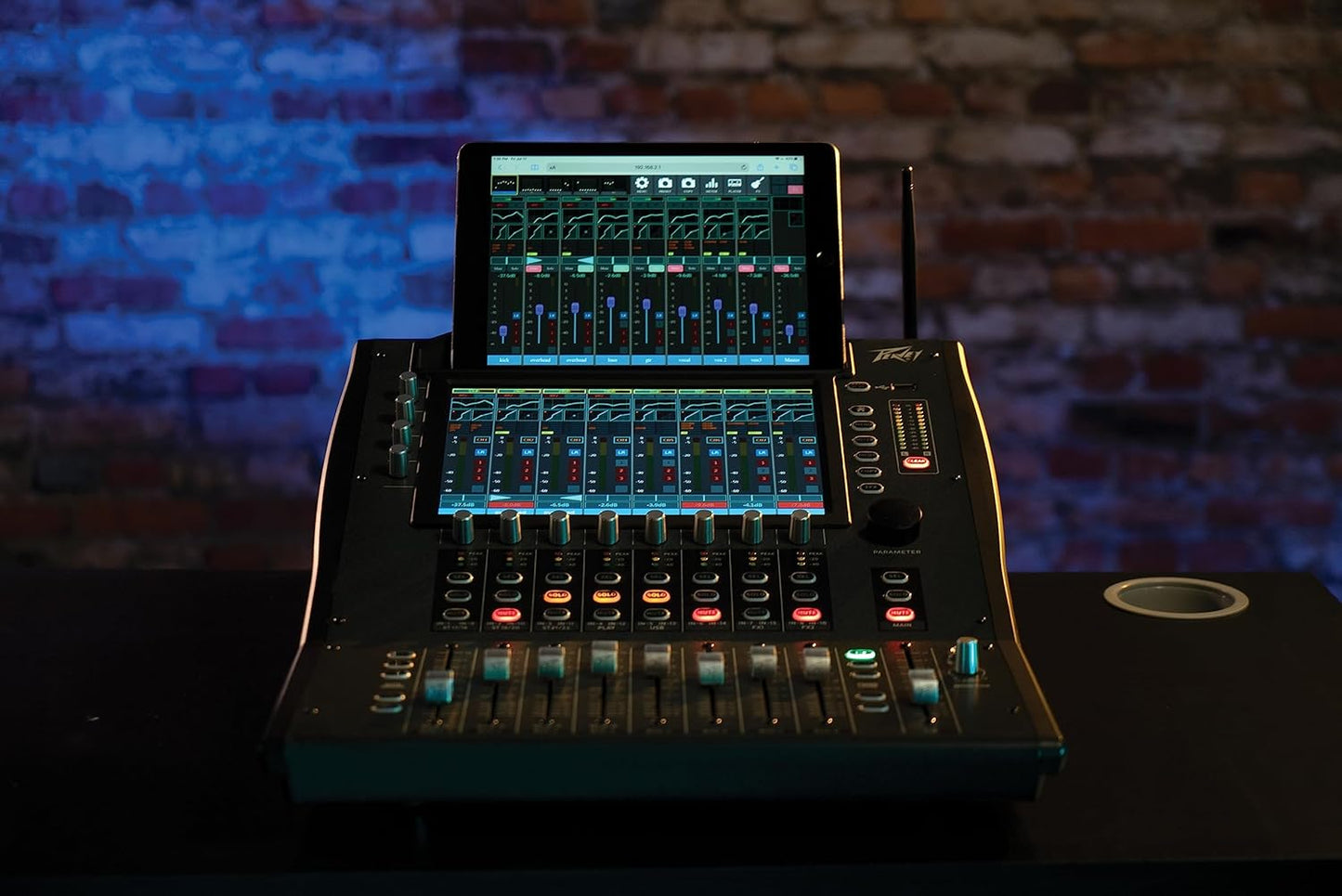 Peavey 03619200 Aureus 28-Channel Digital Mixer