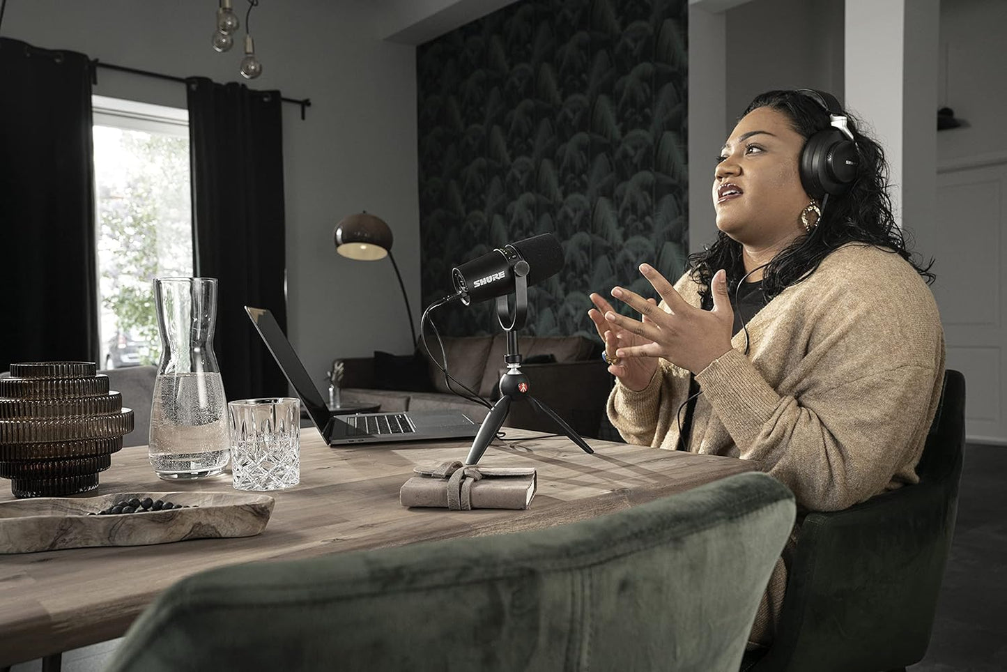 Shure MV7-K-BNDL USB Podcast Microphone with Tripod