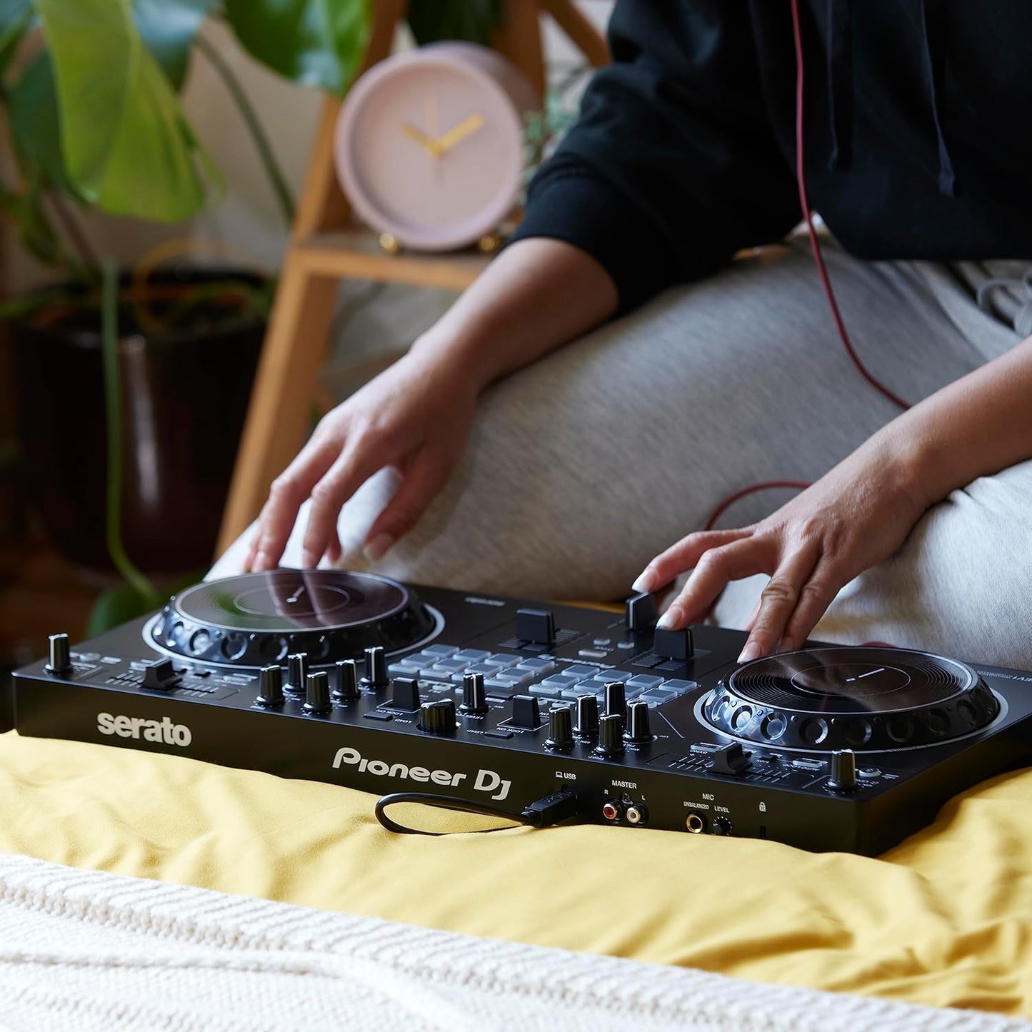 Pioneer DJ DDJ-REV1 2-Deck Serato DJ Controller