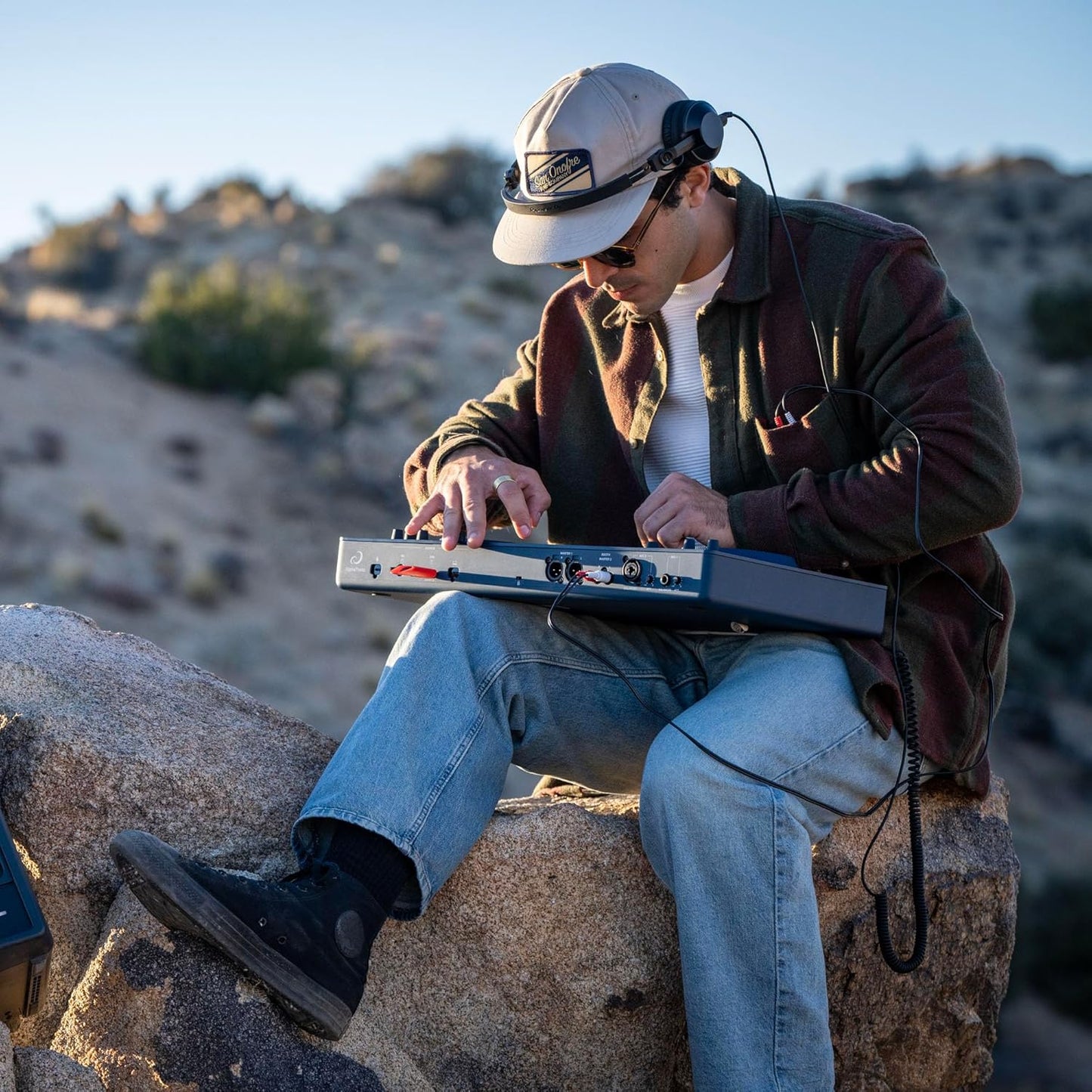 AlphaTheta OMNIS-DUO Portable Battery-Powered DJ Controller