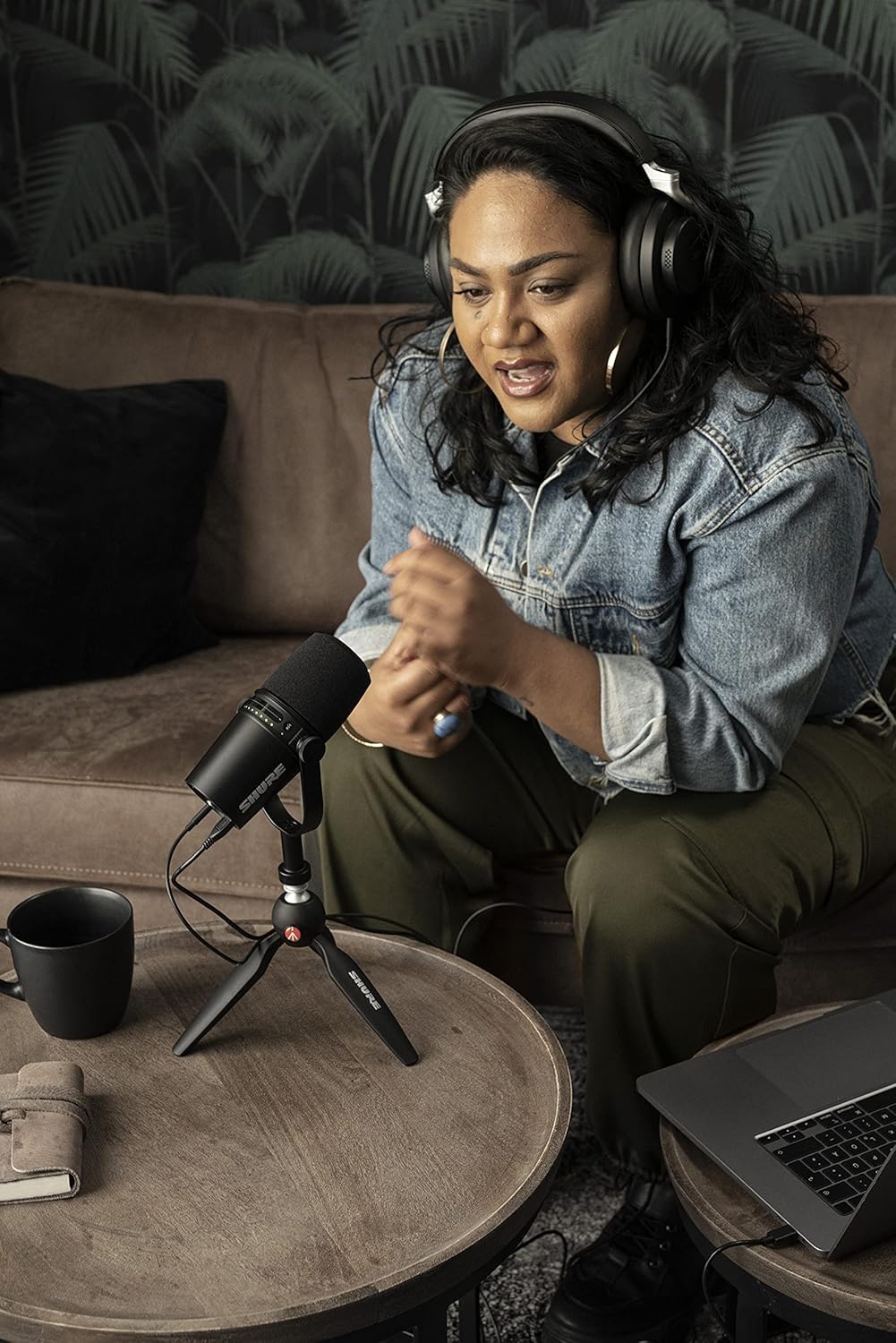 Shure MV7-K-BNDL USB Podcast Microphone with Tripod