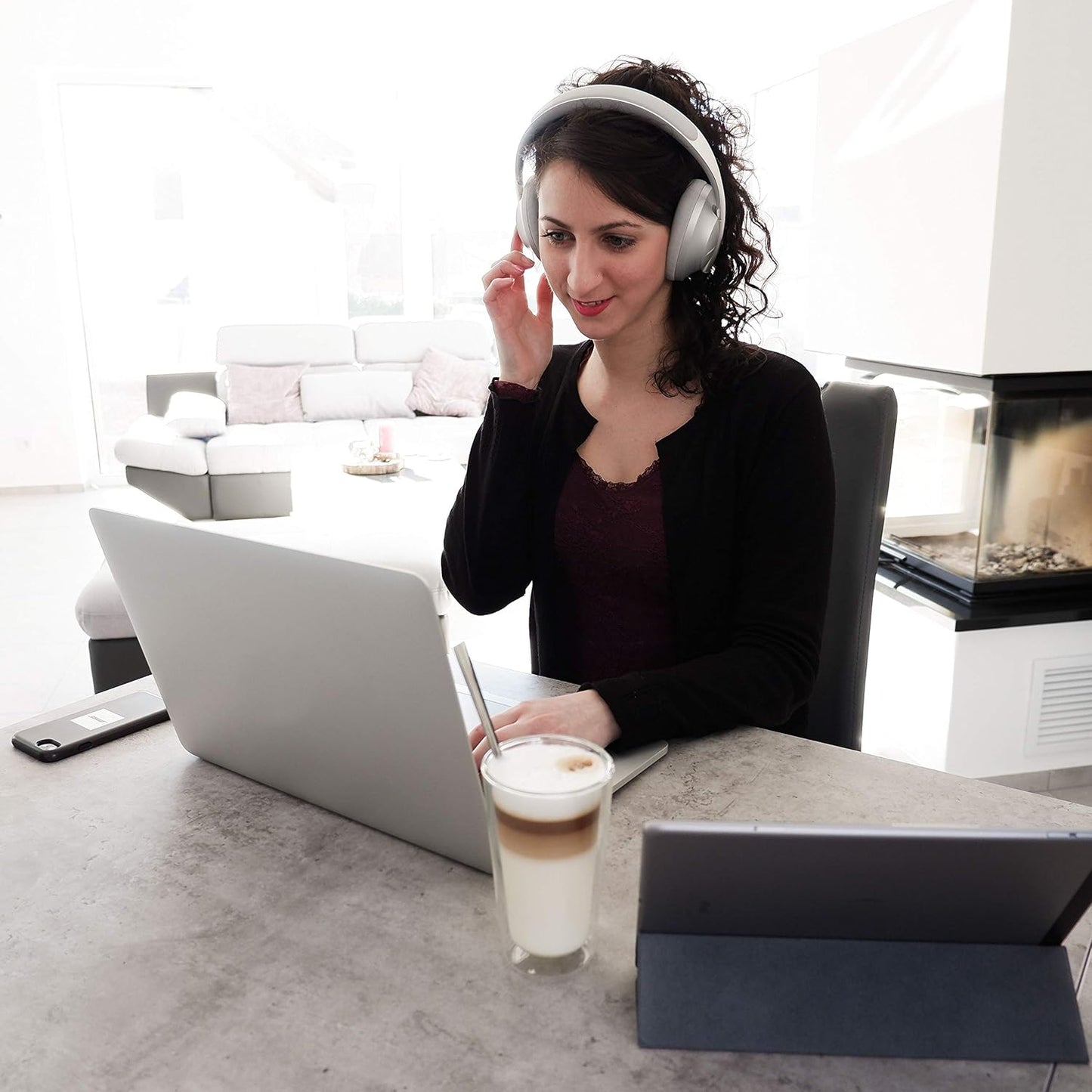 Bose 794297-0300-cr Noise Cancelling Headphones 700 Silver Renewed