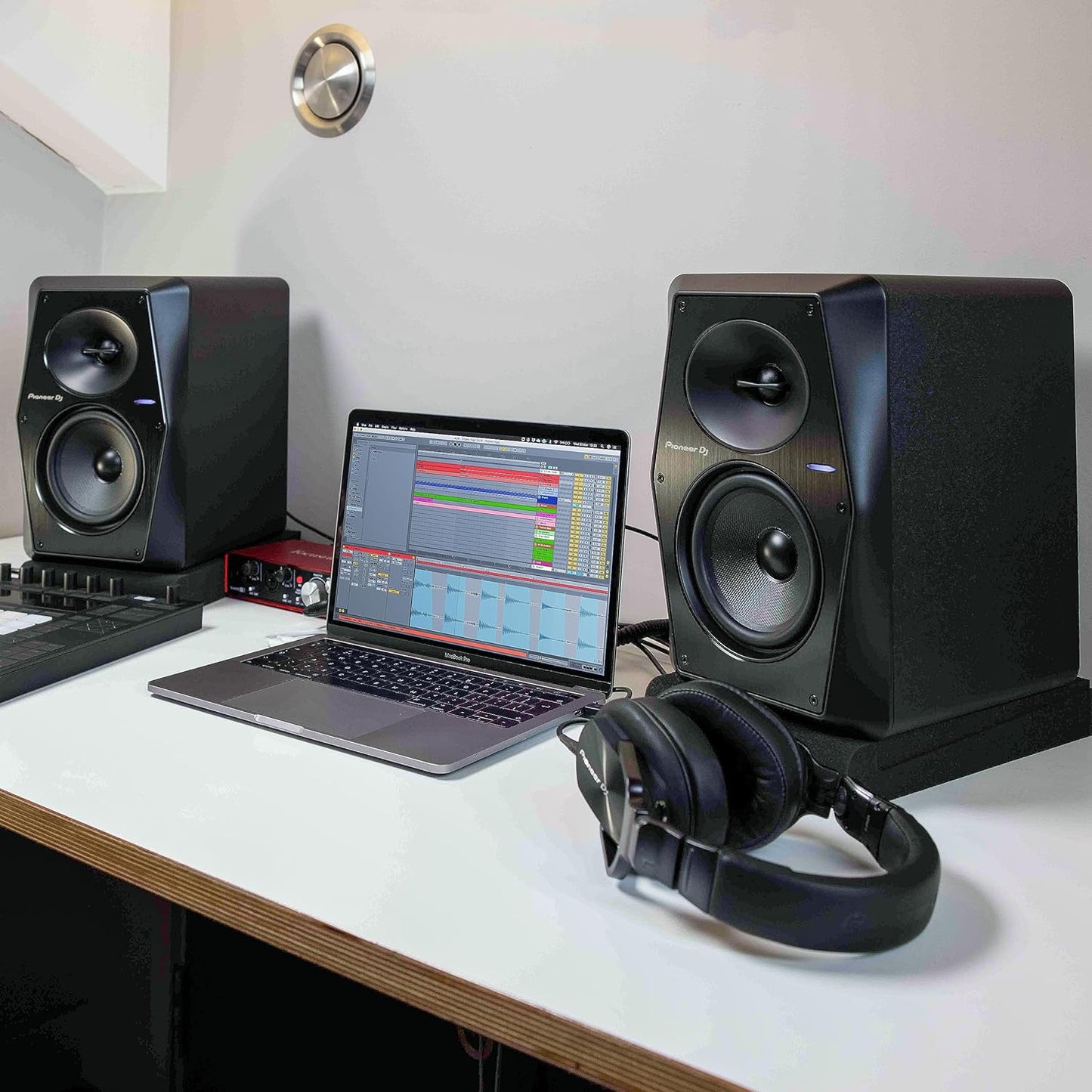 Pioneer DJ VM-70PDJ 6.5-inch Active Monitor Speaker Black