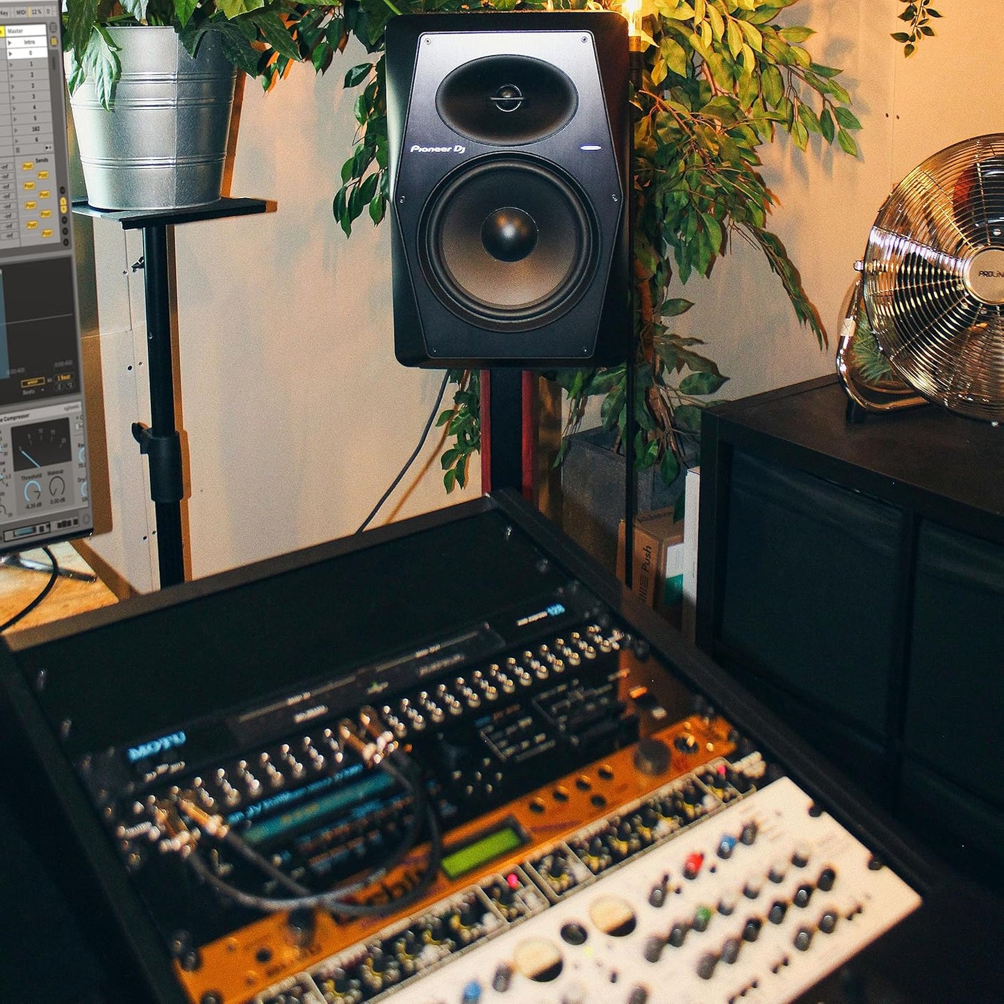 Pioneer DJ VM-70PDJ 6.5-inch Active Monitor Speaker Black