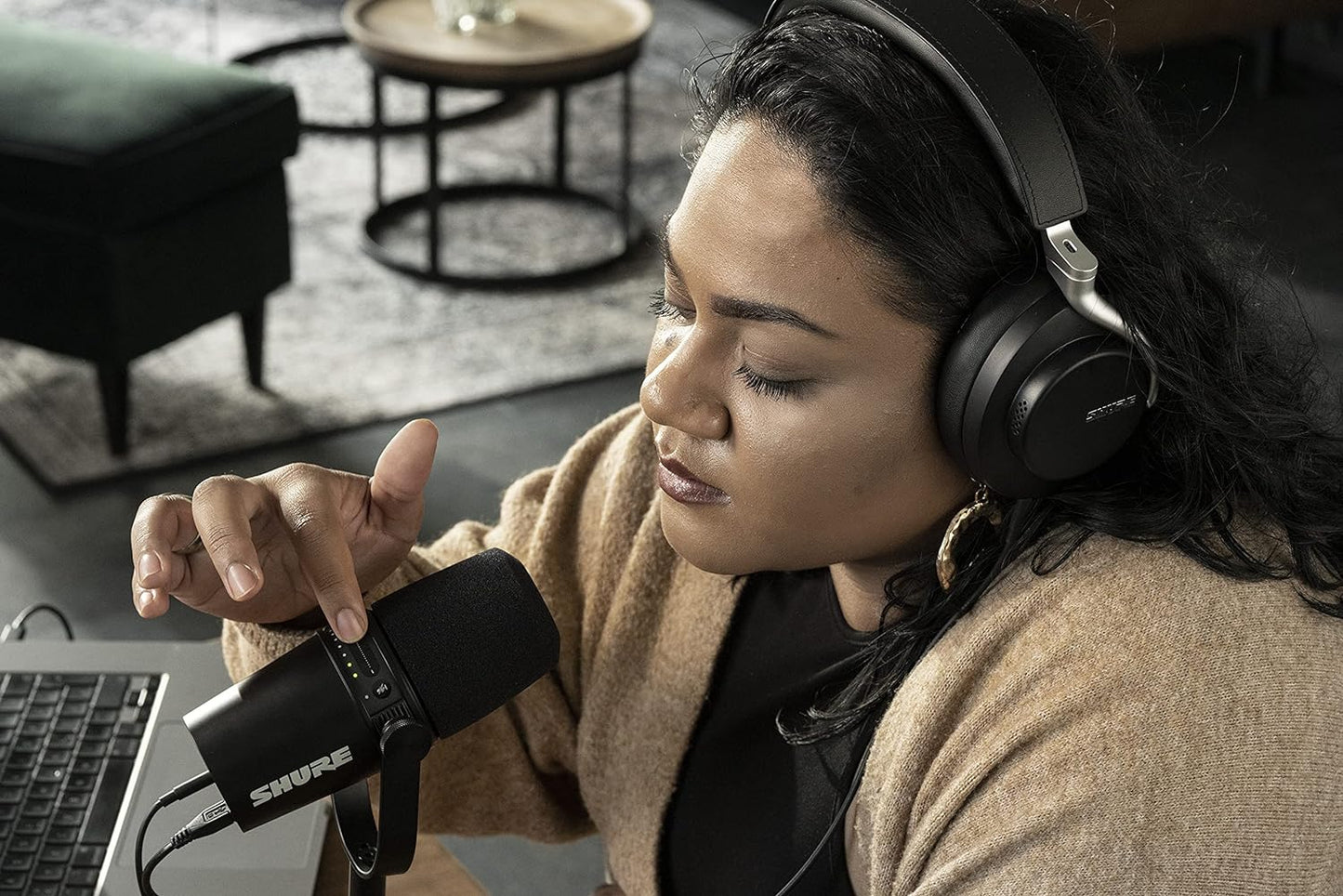 Shure MV7-K-BNDL USB Podcast Microphone with Tripod