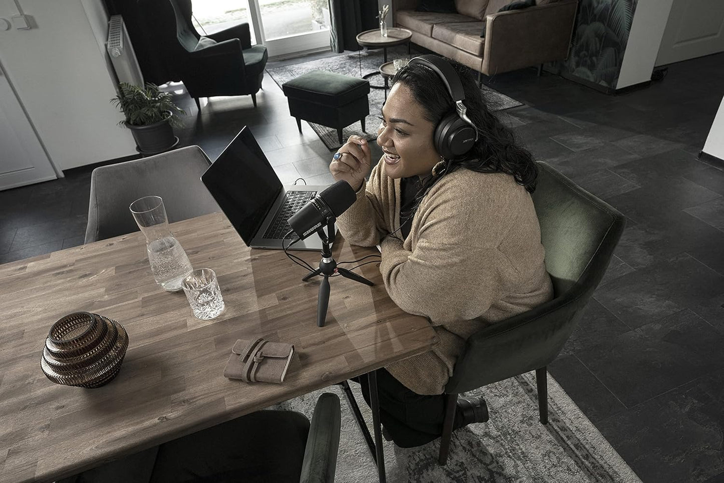 Shure MV7-K-BNDL USB Podcast Microphone with Tripod