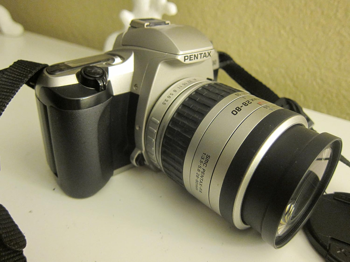 Pentax ZX-30 Quartz Date 35mm SLR Camera Kit