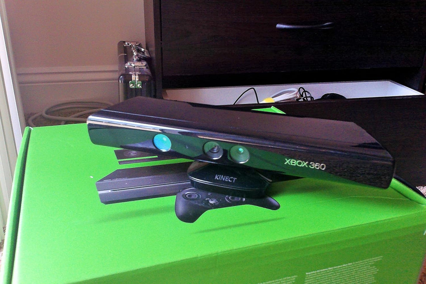 Microsoft S7G-00024 Xbox 360 S 250GB Kinect Bundle