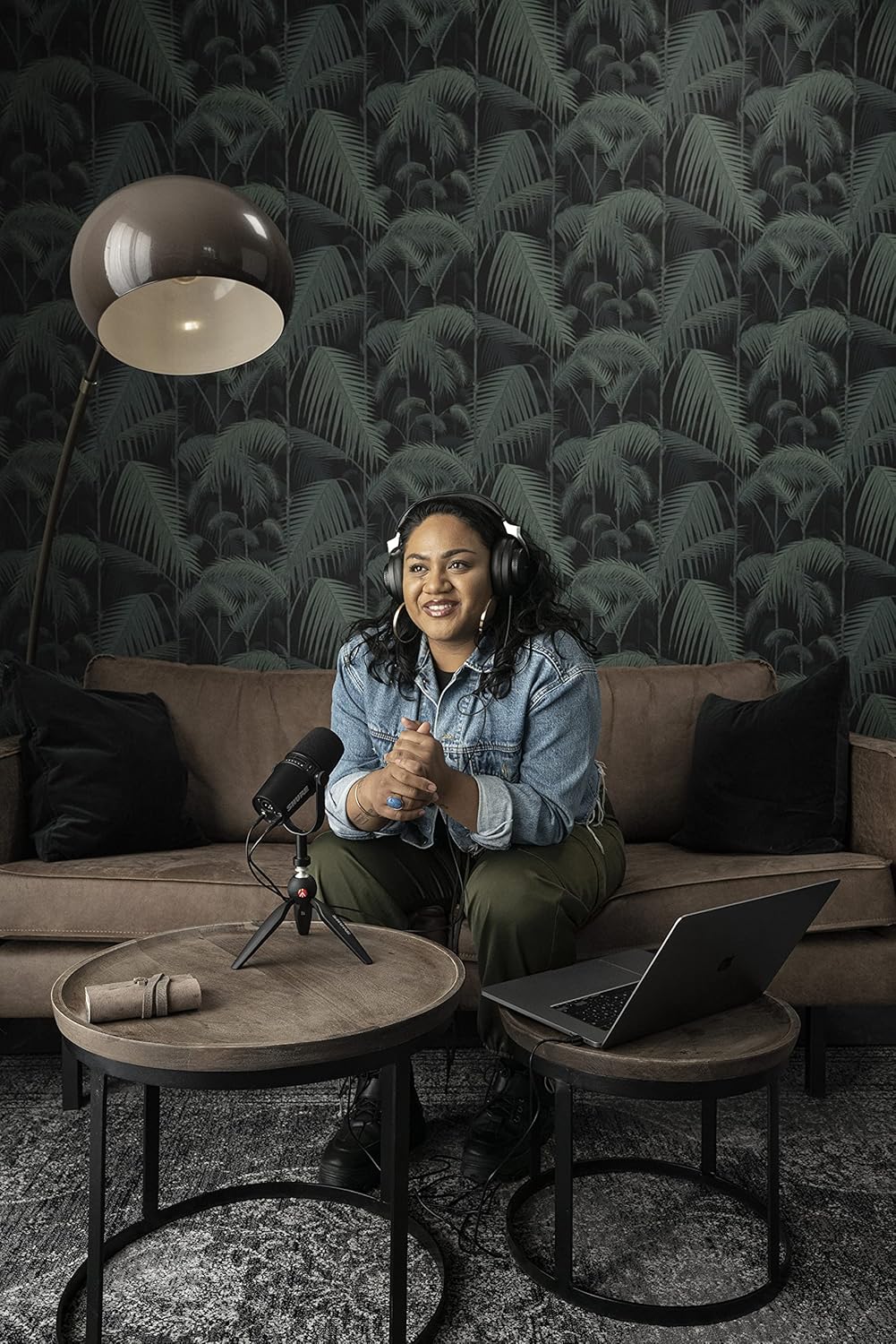 Shure MV7-K-BNDL USB Podcast Microphone with Tripod