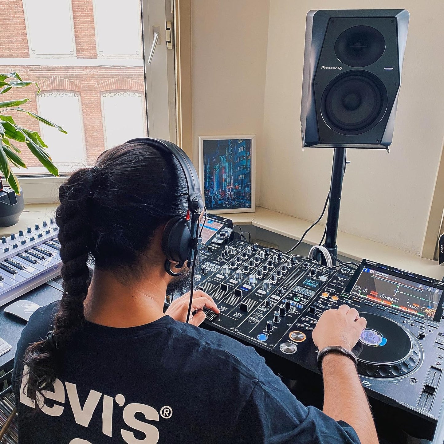 Pioneer DJ VM-70PDJ 6.5-inch Active Monitor Speaker Black