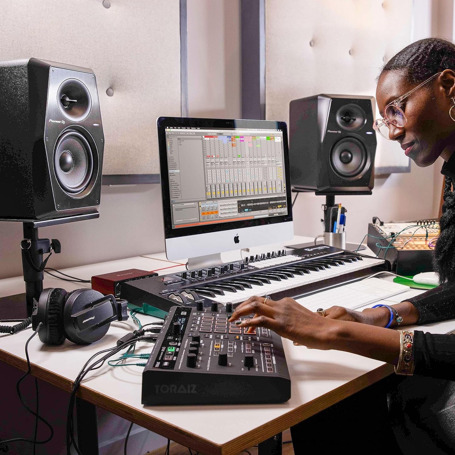 Pioneer DJ VM-70PDJ 6.5-inch Active Monitor Speaker Black