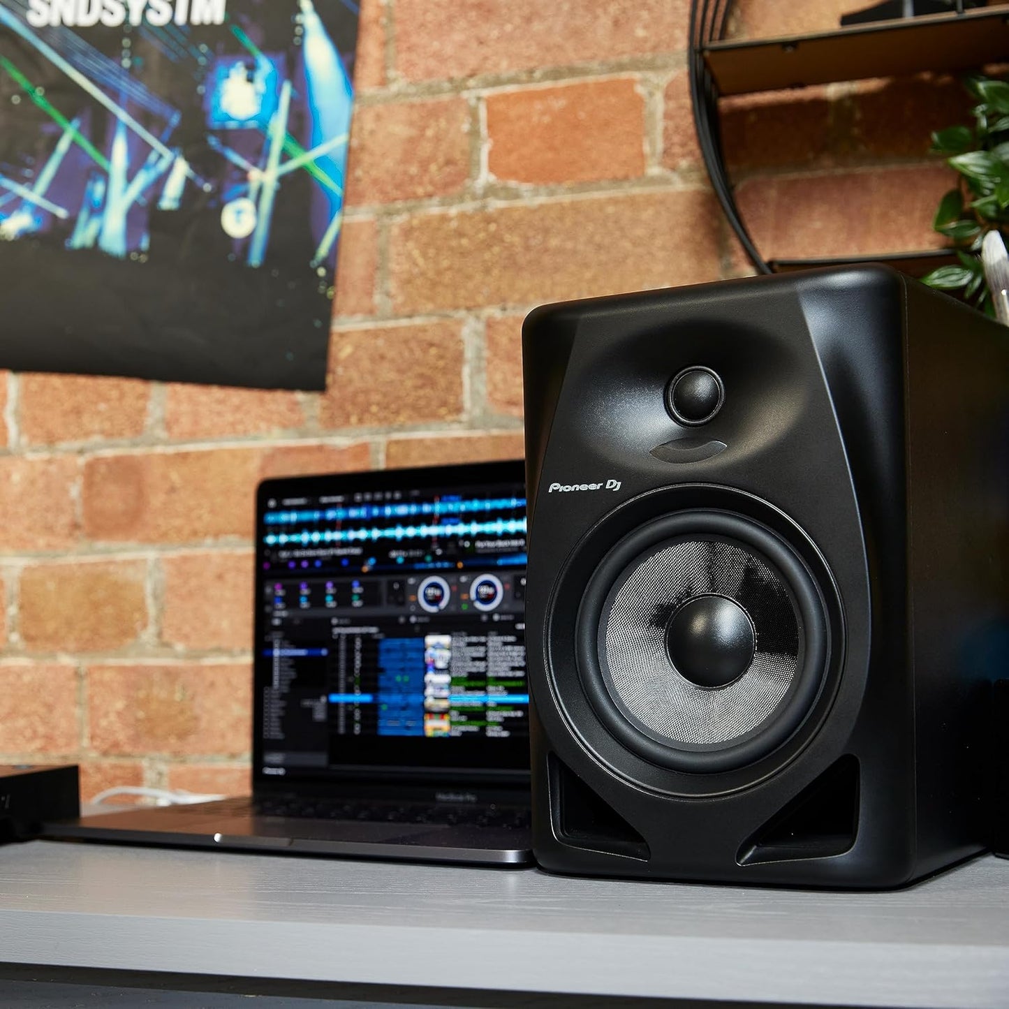 Pioneer DJ DM-50D 5-inch Active Studio Monitor