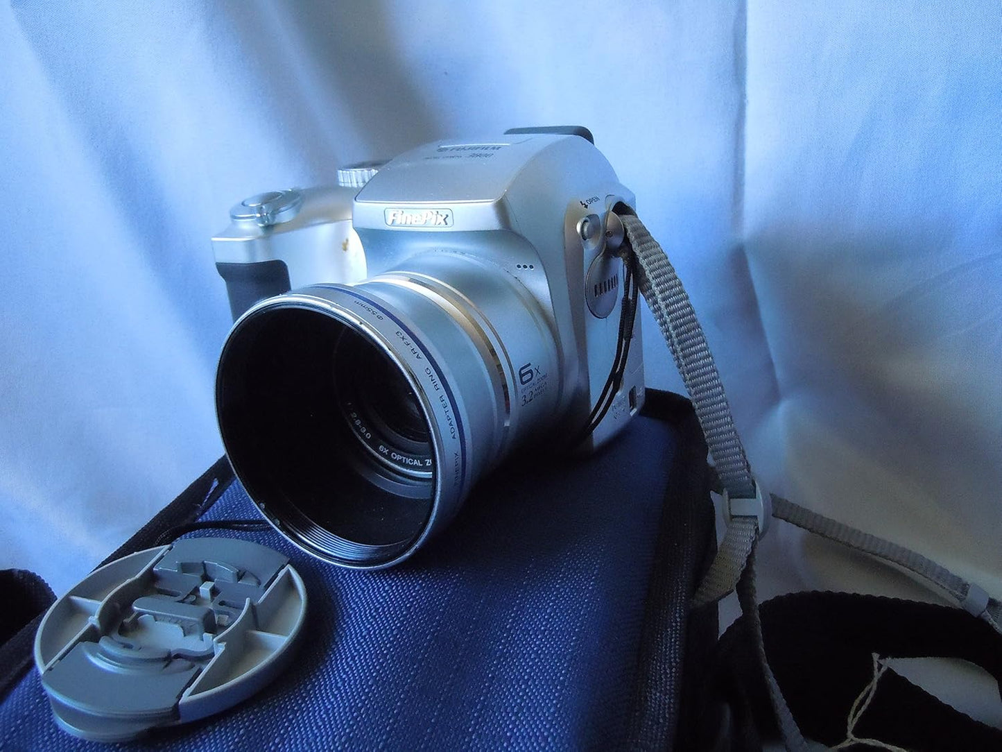 Fujifilm V-4401 FinePix 3800 3MP Digital Camera