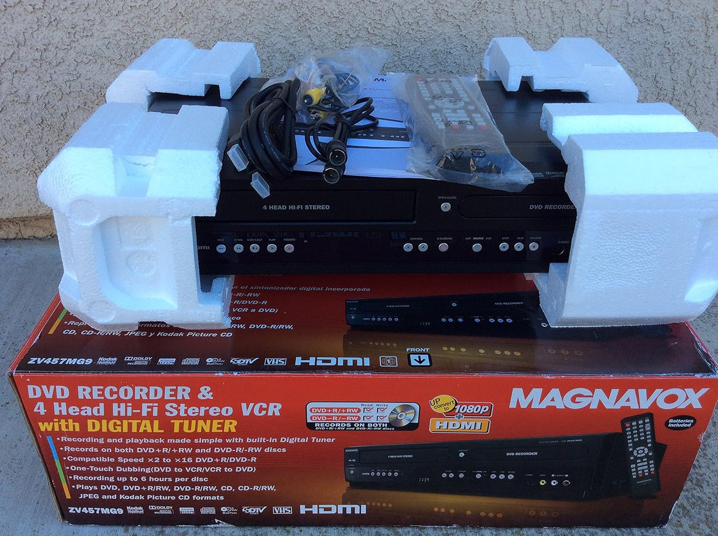 Magnavox RZV457MG9 DVD Recorder/VCR Combo