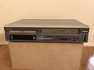 Hitachi DV PF2U DVD VCR Combo Player Recorder — main product image