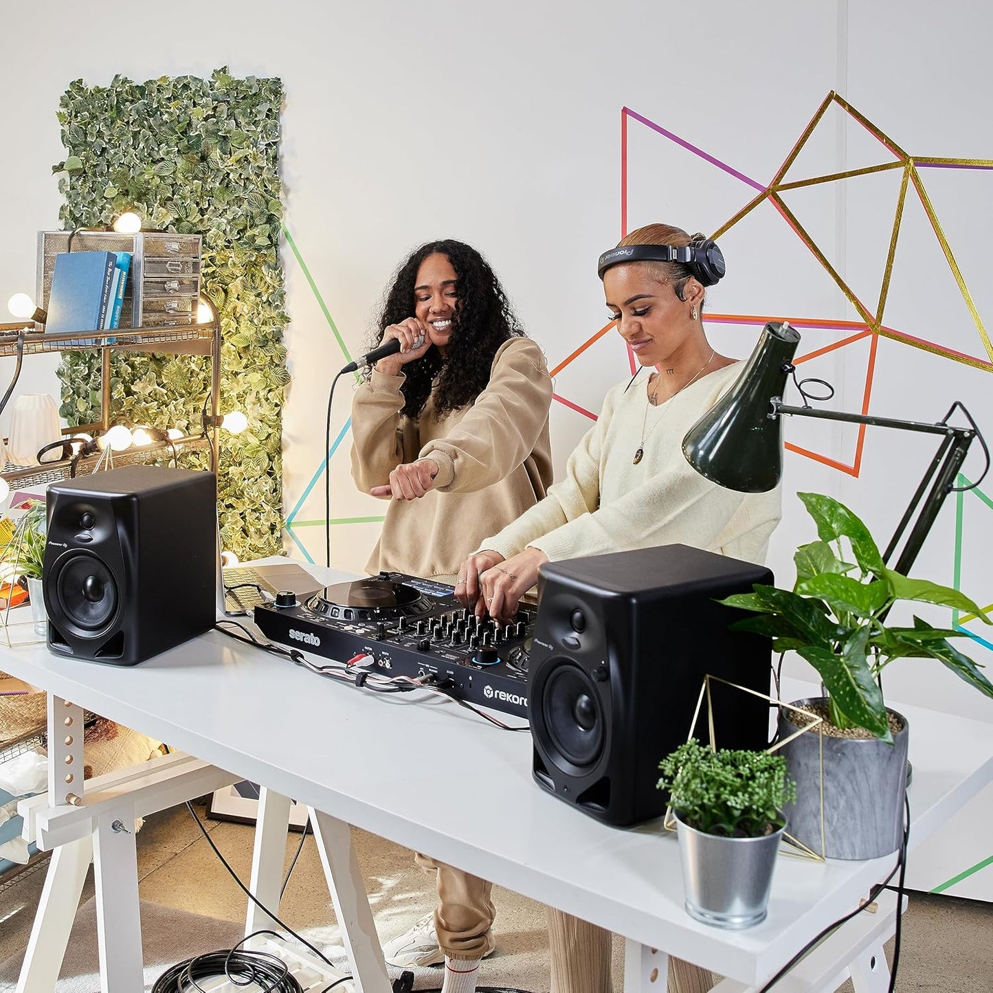 Pioneer DJ DM-50D 5-inch Active Studio Monitor