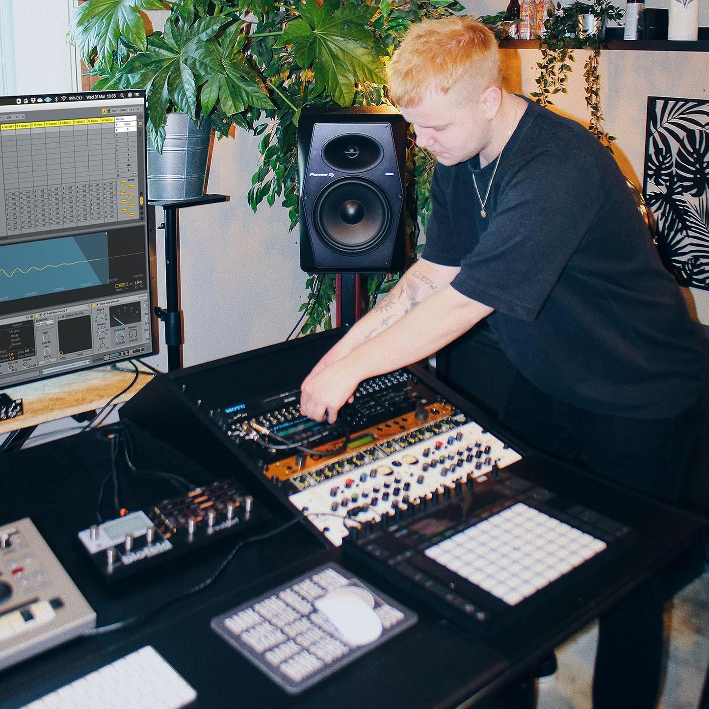 Pioneer DJ VM-70PDJ 6.5-inch Active Monitor Speaker Black