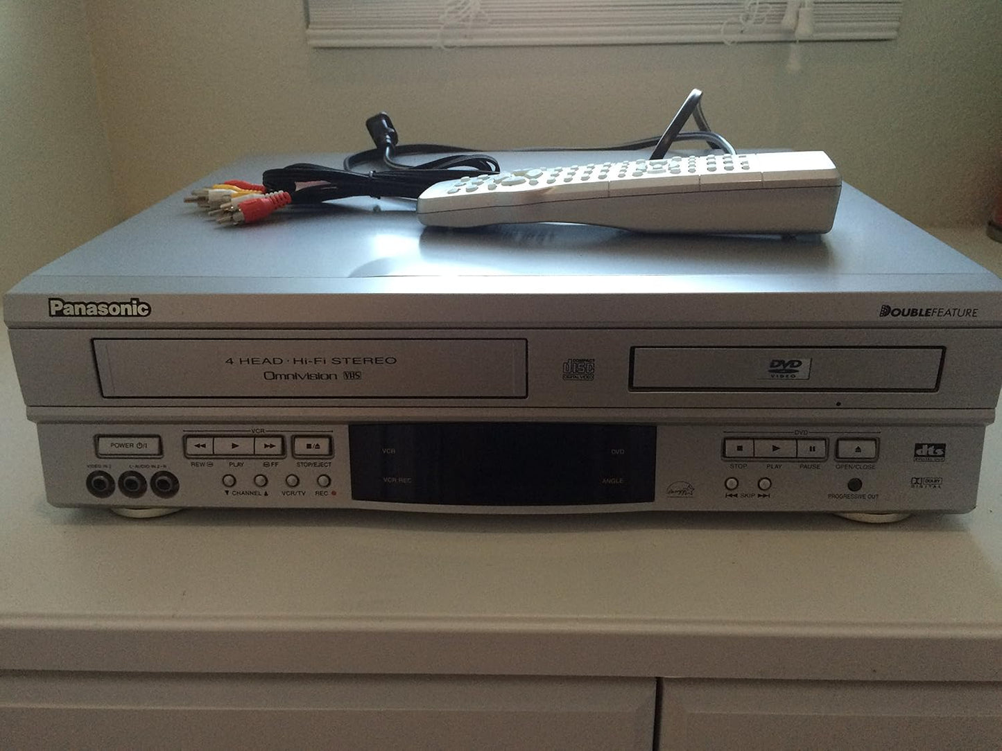 Panasonic PV-D4752 DVD/VCR Combo Player