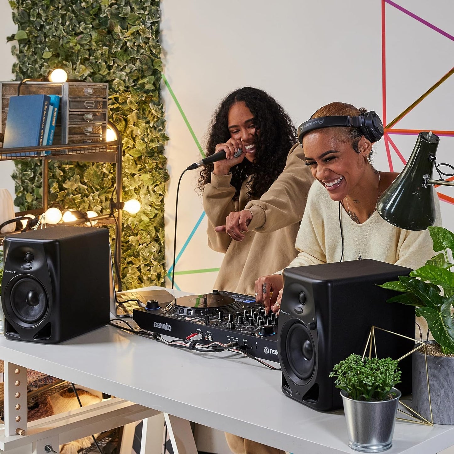 Pioneer DJ DM-50D 5-inch Active Studio Monitor