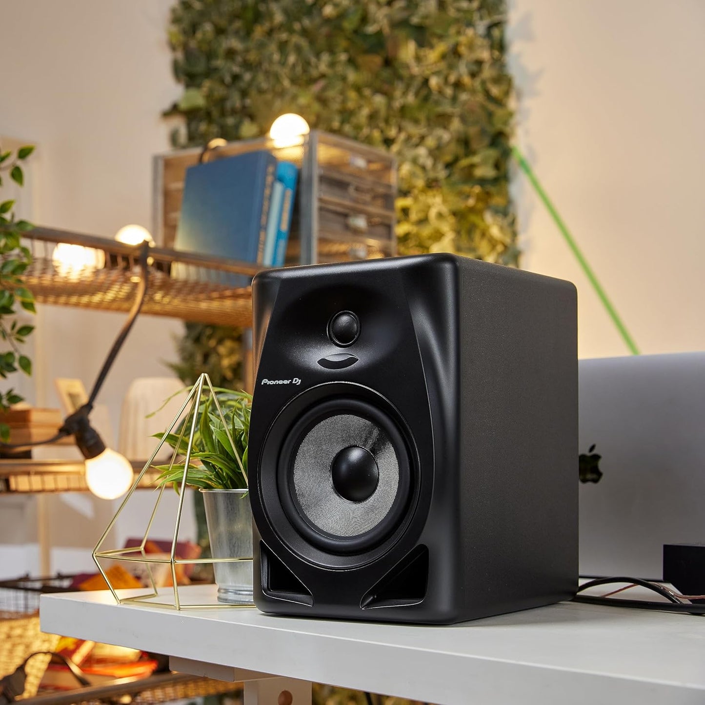 Pioneer DJ DM-50D 5-inch Active Studio Monitor