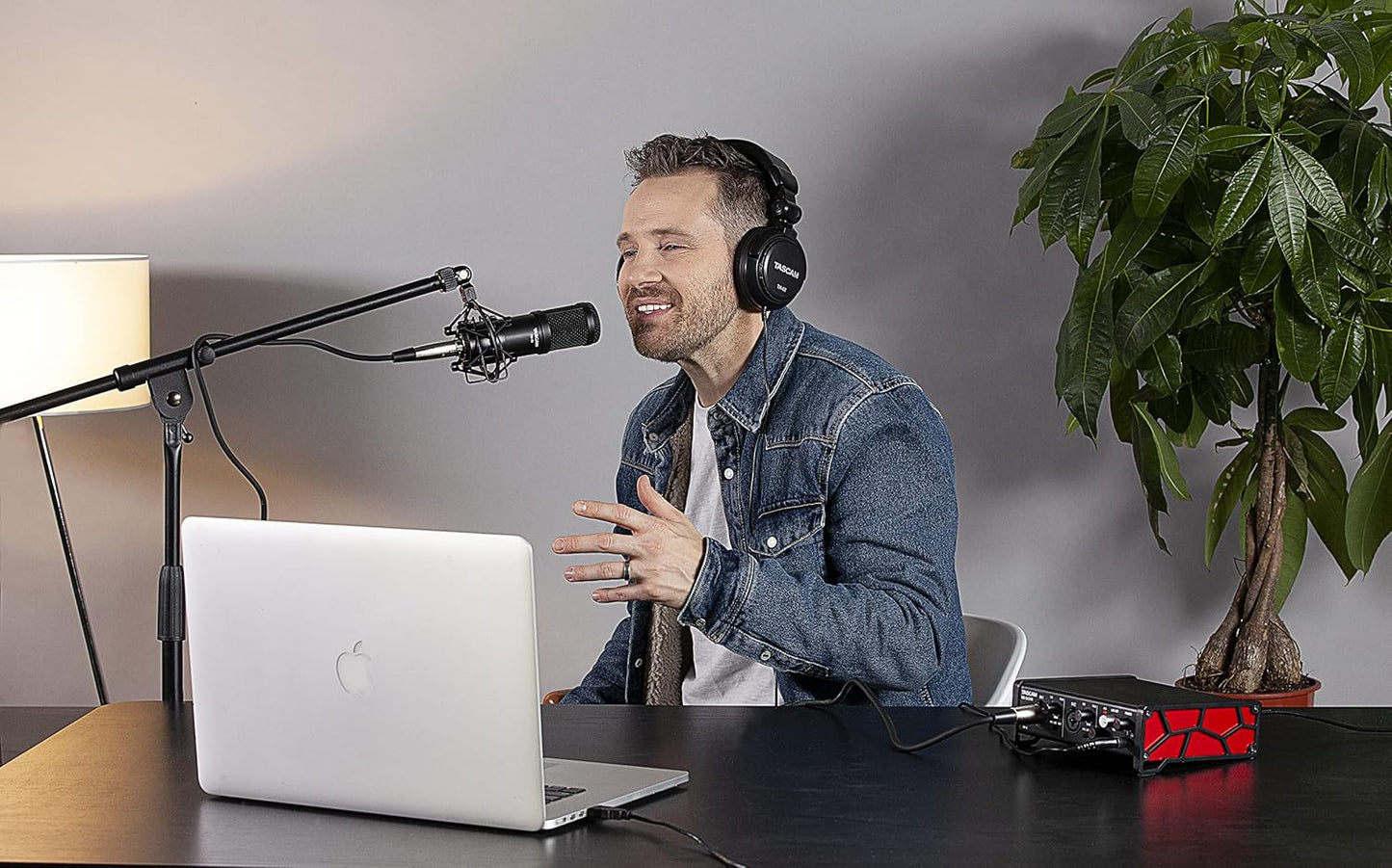 Tascam TM-70 Dynamic Broadcast Microphone Podcasting Streaming