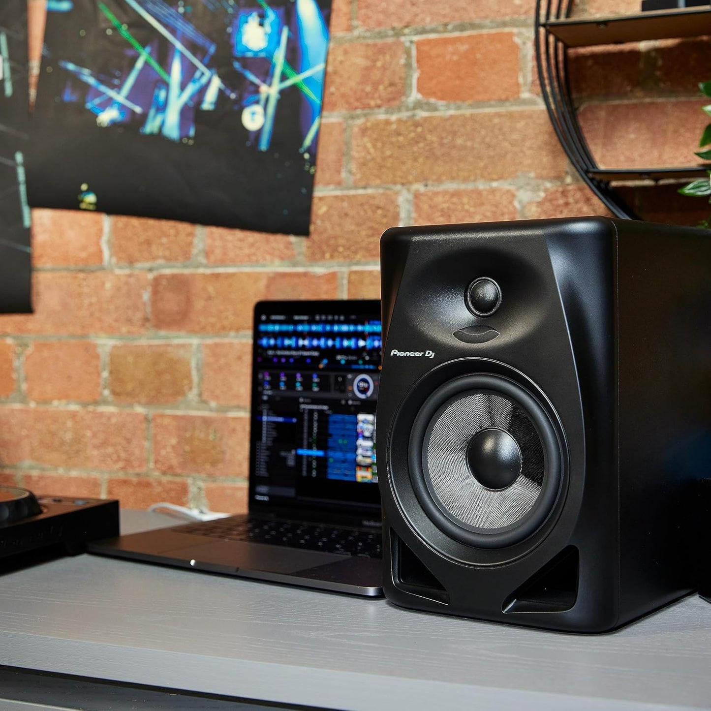 Pioneer DJ DM-50D 5-inch Active Studio Monitor