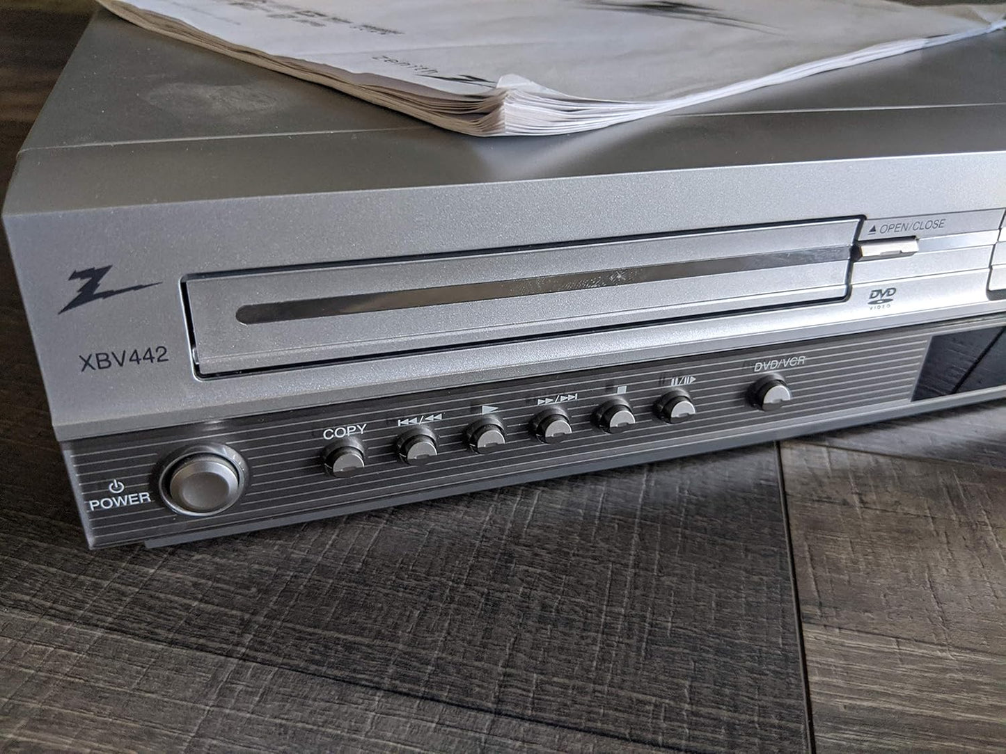 LG XBV442 Zenith Progressive-Scan DVD/VCR Combo