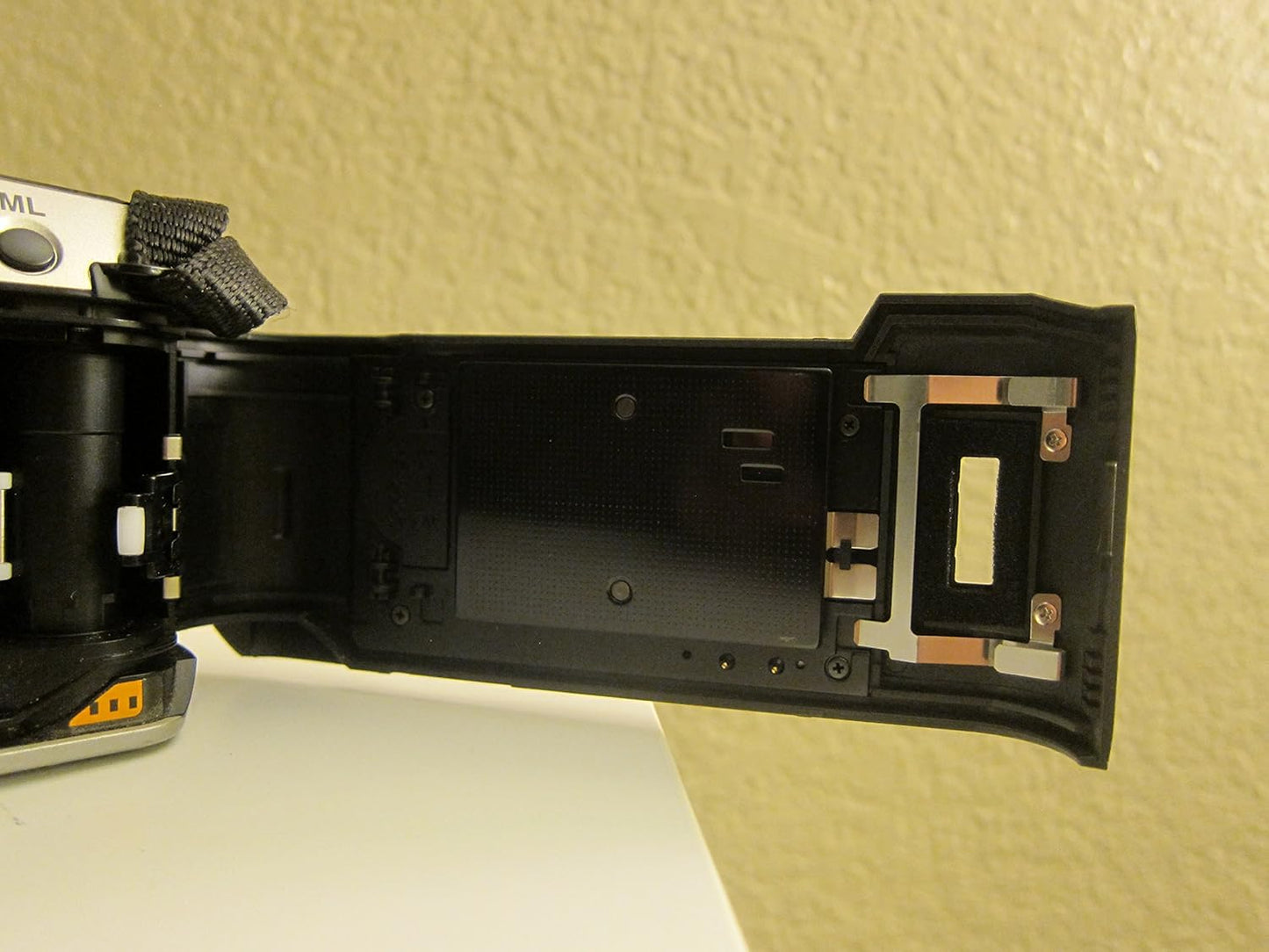 Pentax ZX-30 Quartz Date 35mm SLR Camera Kit