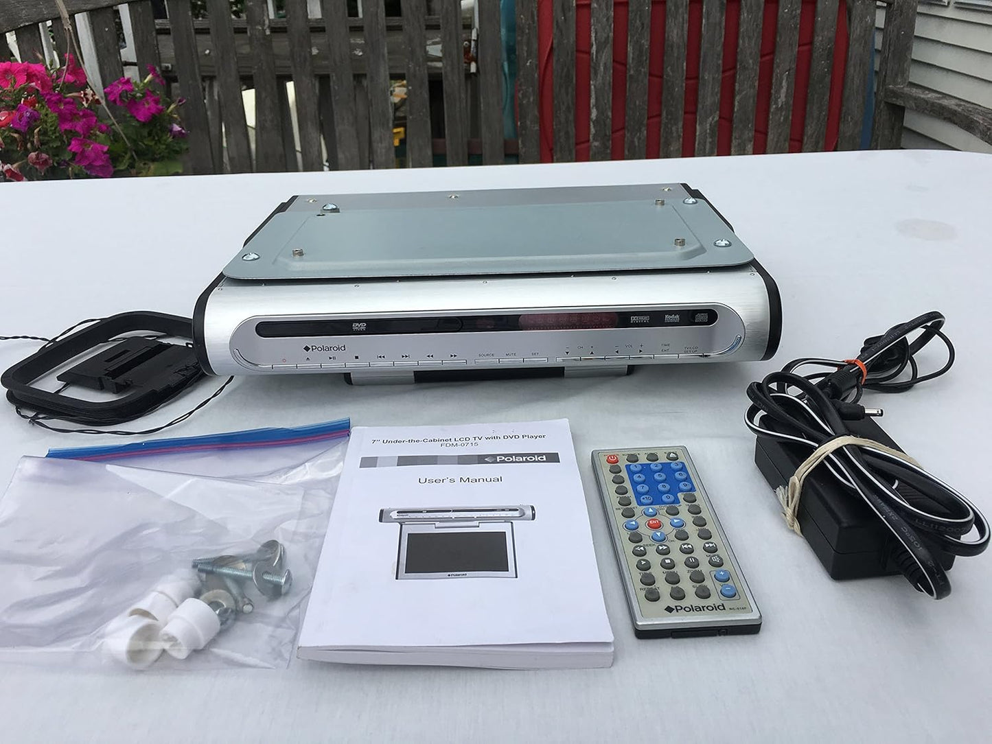 Polaroid FDM-0715 7" Under Cabinet DVD Combo TV