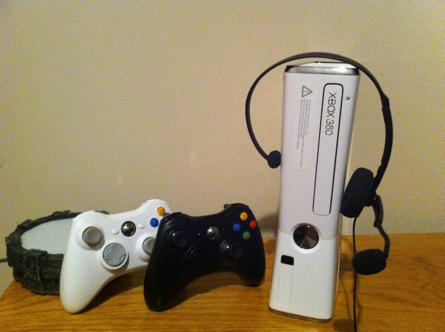 Microsoft R7G-00015 Xbox 360 Slim White 4GB Skylanders Bundle