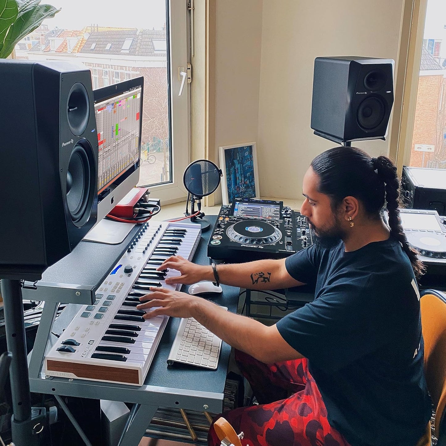 Pioneer DJ VM-50 5.25-inch Active Studio Monitor - Black