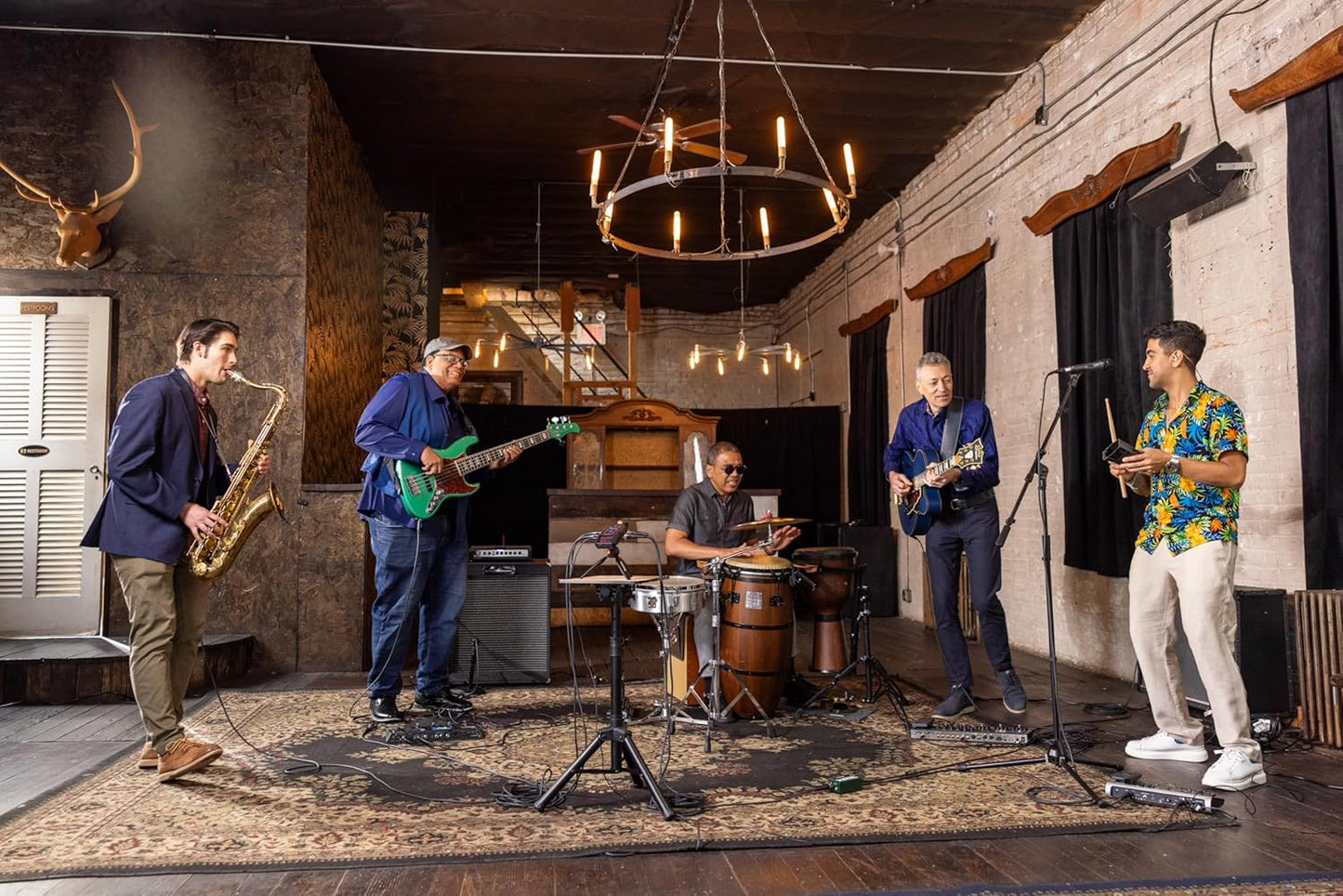 Zoom H6essential Handy Recorder Bundle XLR Cables