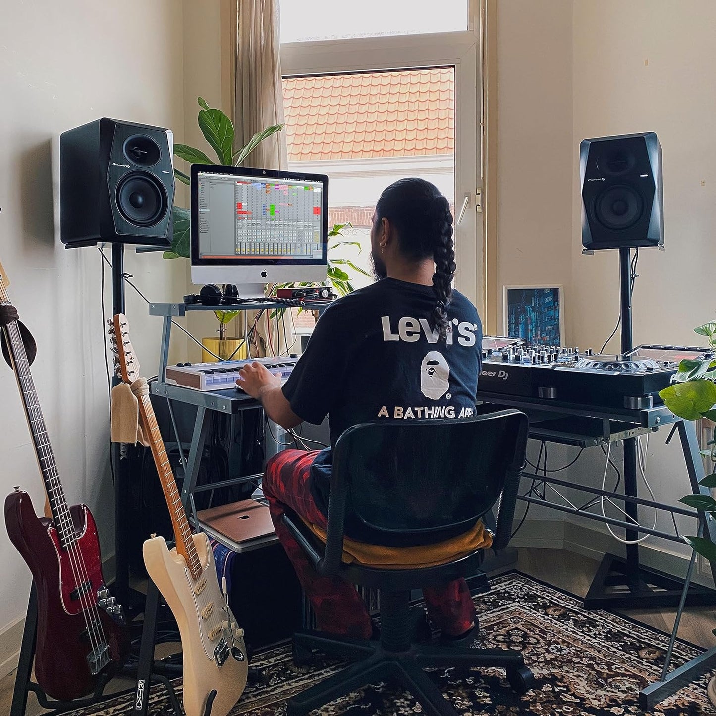 Pioneer DJ VM-70PDJ 6.5-inch Active Monitor Speaker Black