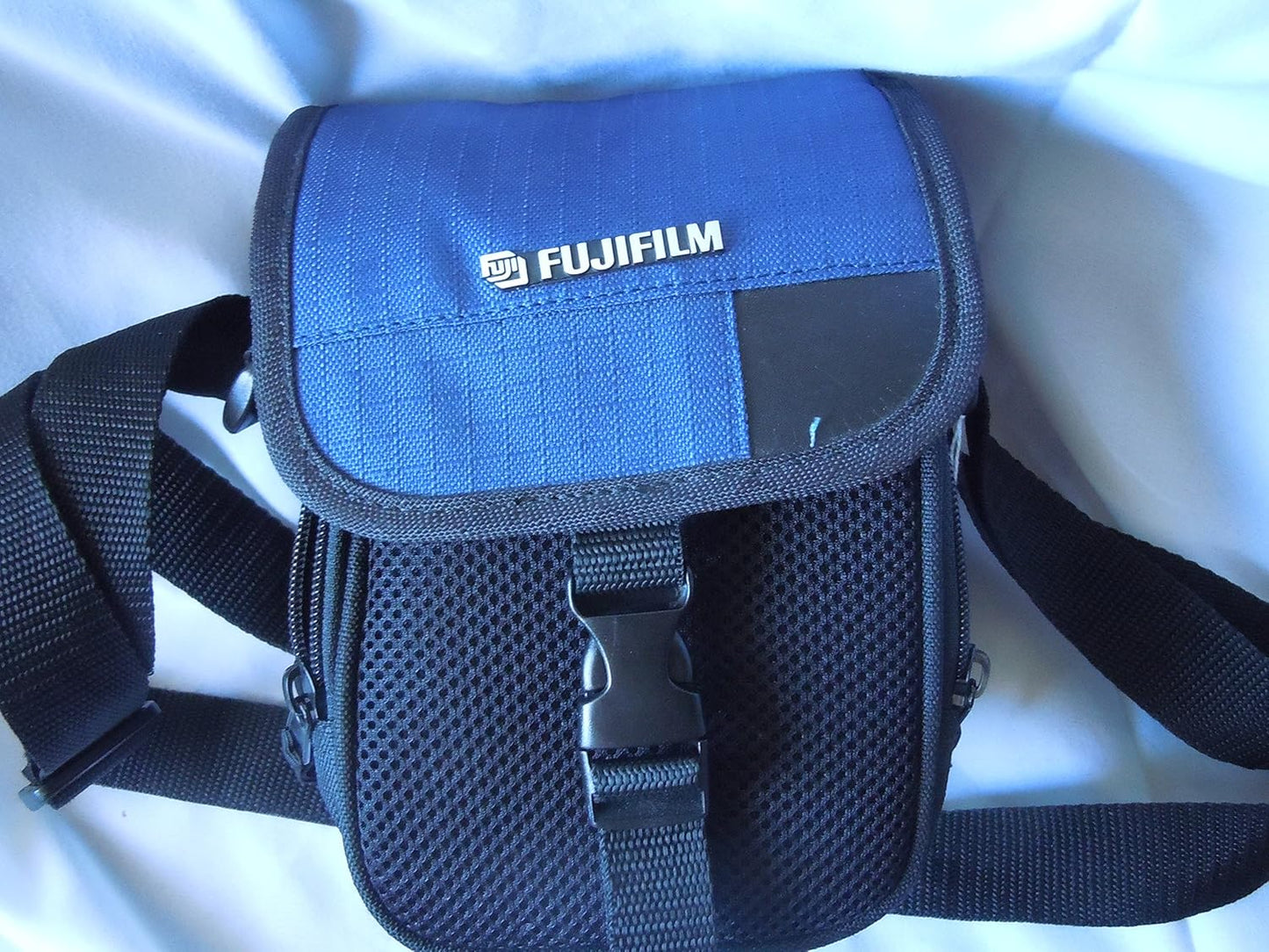 Fujifilm V-4401 FinePix 3800 3MP Digital Camera